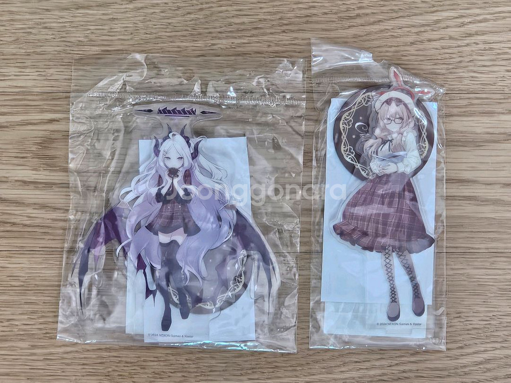 [미개봉] 블루아카이브 아크릴스탠드+캔뱃지 세트--0