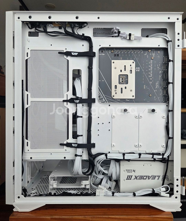 라이젠7 9800x3d RX9070XT 게이밍 PC--2