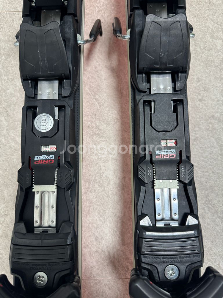 22/23 아토믹 레드스터 S8i 스키 판매합니다--3