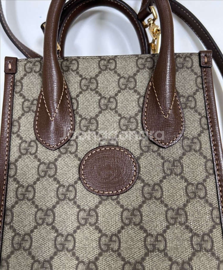 구찌 인터로킹 G 미니 토트백--0