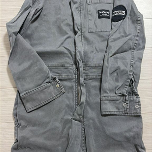 누누누 점프수트