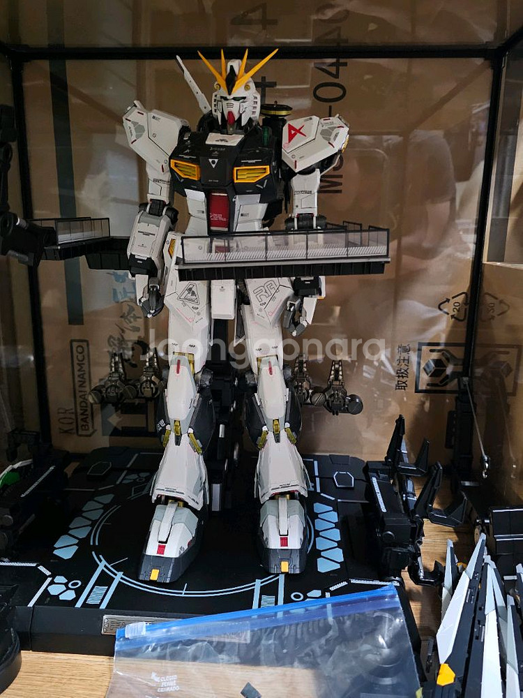 다반 메탈스트럭쳐 뉴건담 조립품--0