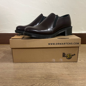 닥터마틴 로비나 새제품 230size