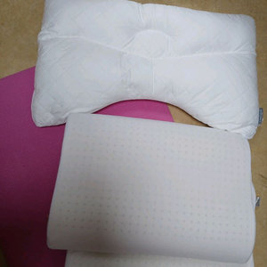 라텍스 배게 2개 덤으로 모던하우스 베개