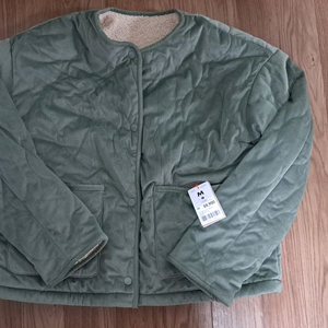 스파오 리버서블 코듀로이 퀼팅 점퍼 팝니다