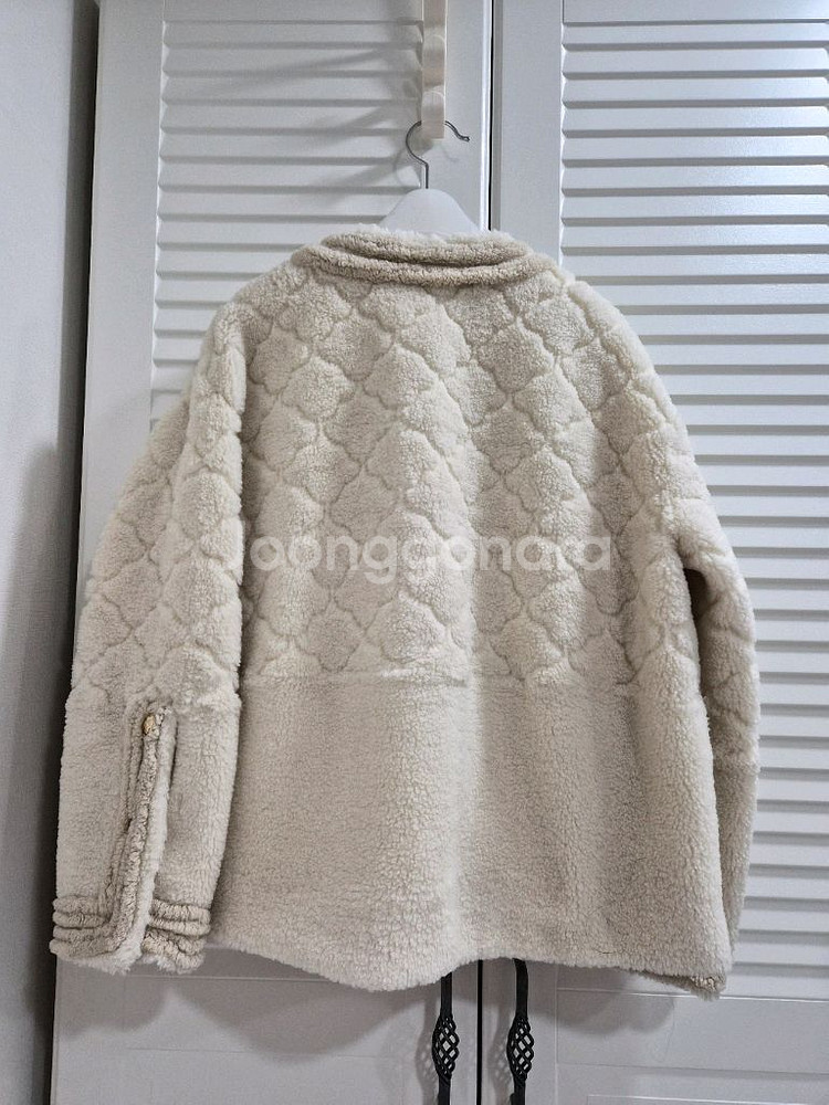 오즈세컨 뽀글점퍼 팝니다.--1