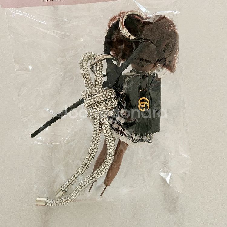 바비 인형 구찌 가방을 맨 바비인형 키링 백참--2