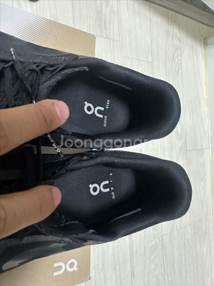 온러닝 블랙 클라우드몬스터2 255(정품 급쳐요)--2