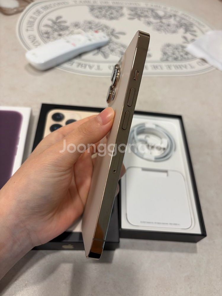 아이폰13프로 골드 128GB (정품 맥세이프 가죽케이스 포함)--6