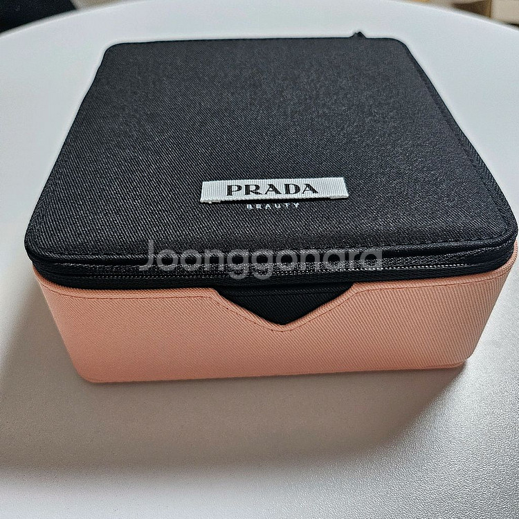 프라다 뷰티 사각 파우치 새제품--1
