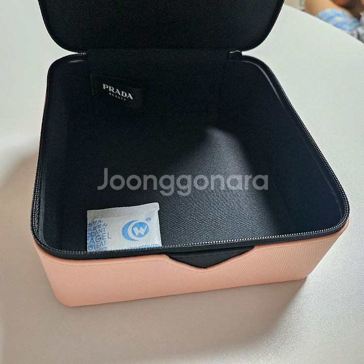 프라다 뷰티 사각 파우치 새제품--3