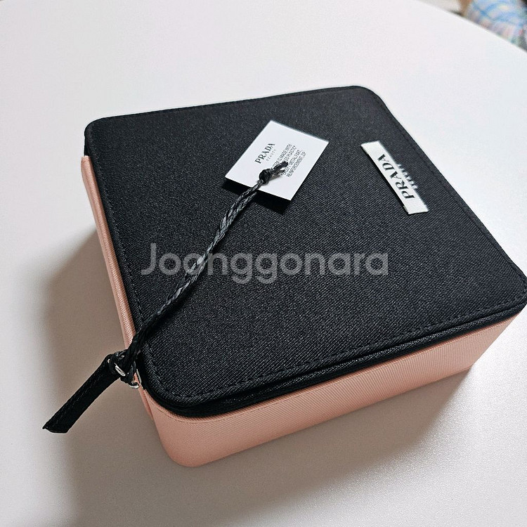 프라다 뷰티 사각 파우치 새제품--5