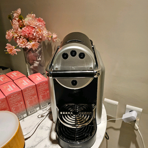 네스프레소 제니우스 커피머신