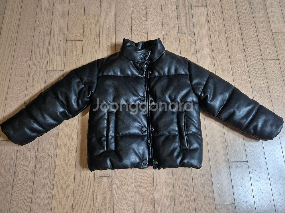 자라 키즈 블랙 가죽패딩 판매합니다.--0