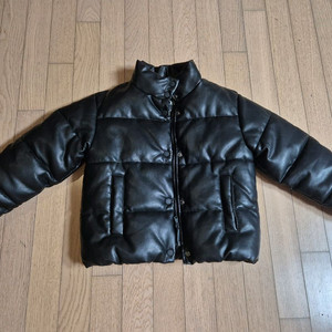 자라 키즈 블랙 가죽패딩 판매합니다.