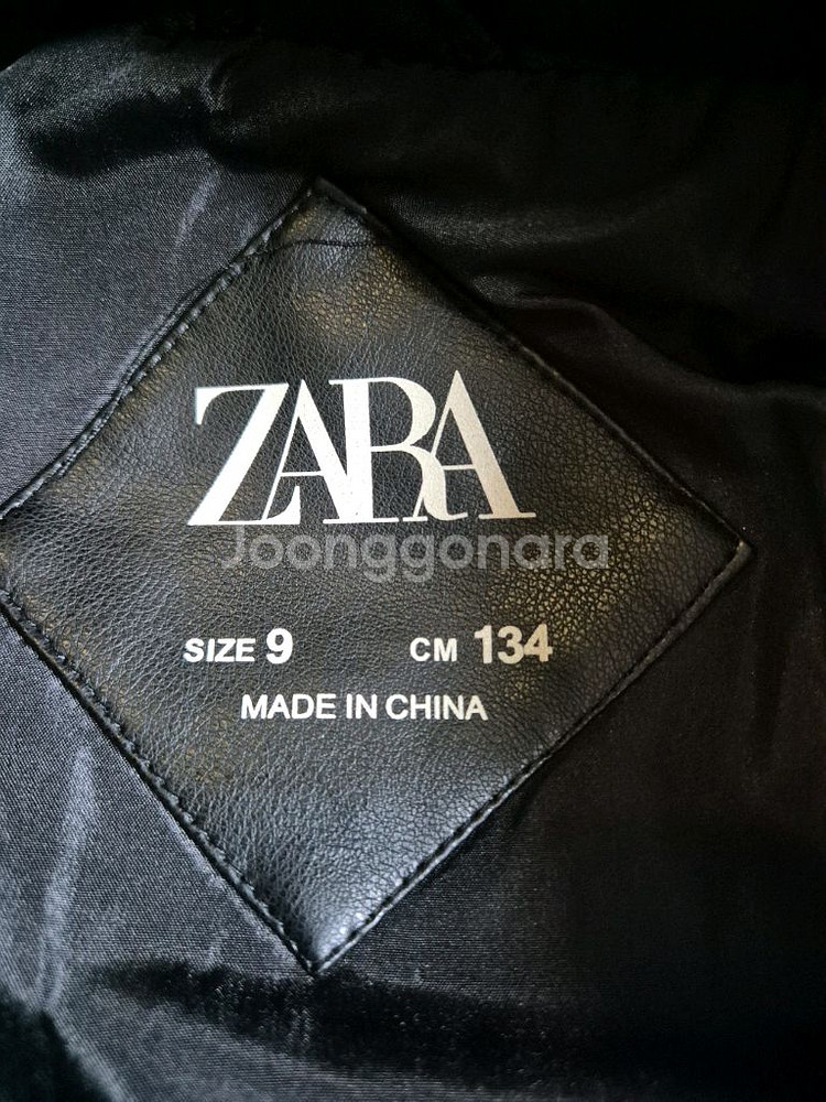 자라 키즈 블랙 가죽패딩 판매합니다.--2