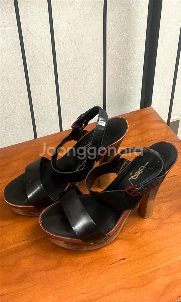 YSL 입생로랑 블랙 가죽 가보시 스트랩 샌들 245--5
