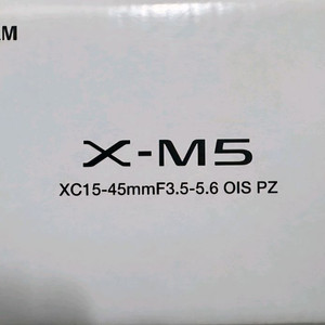 후지필름 X-M5 + 15-45mm 실버 미개봉 팝니다.