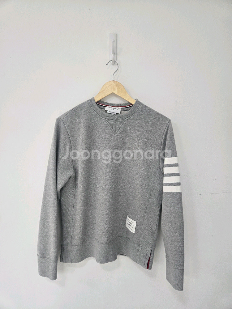 톰브라운 맨투맨 사선완장 3사이즈--0