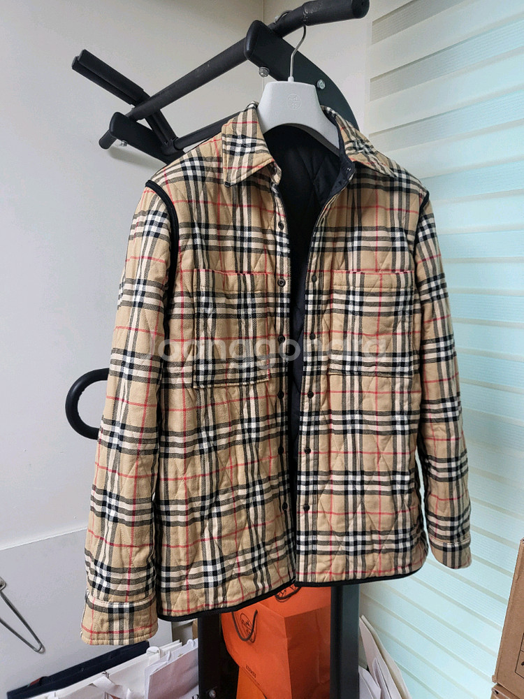 21FW 버버리 리버시블 체크 퀼팅 자켓 50사이즈--4