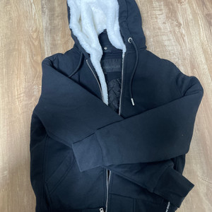 무스너클 버니스웨터