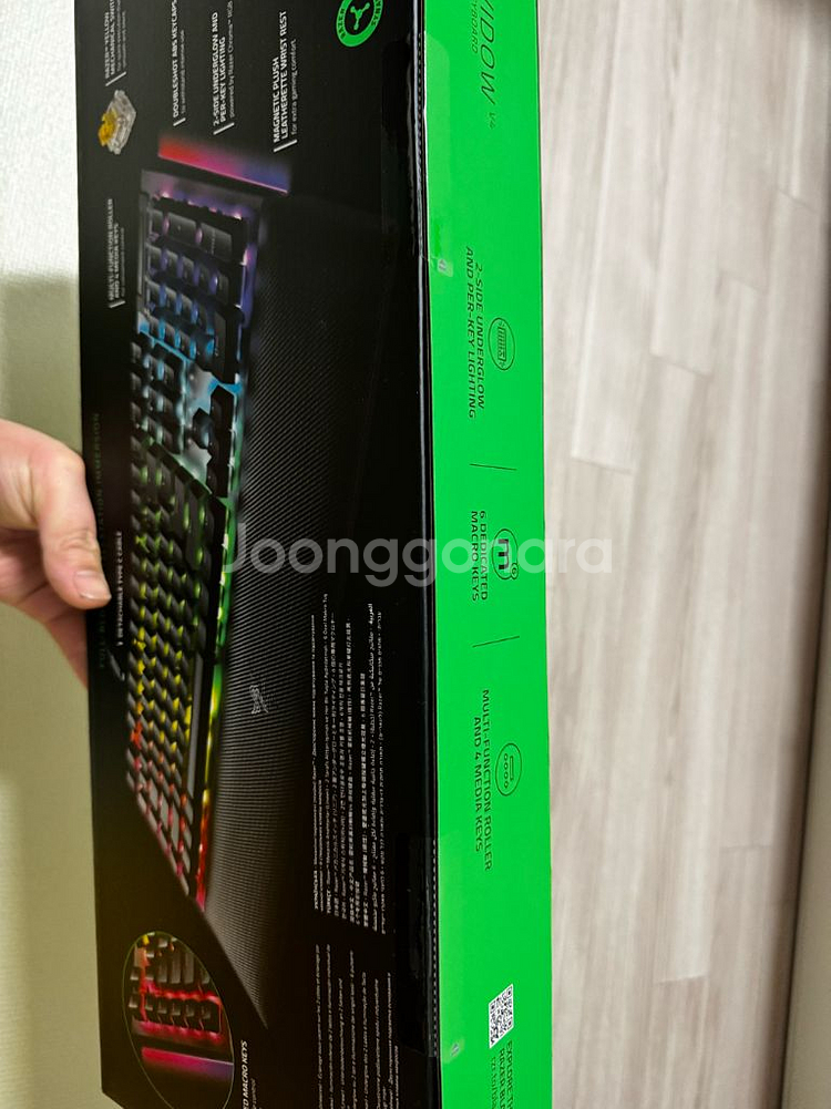 레이저 키보드 블랙위도우 v4 팝니다--0