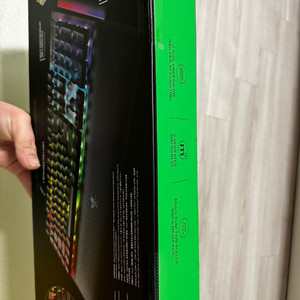 레이저 키보드 블랙위도우 v4 팝니다