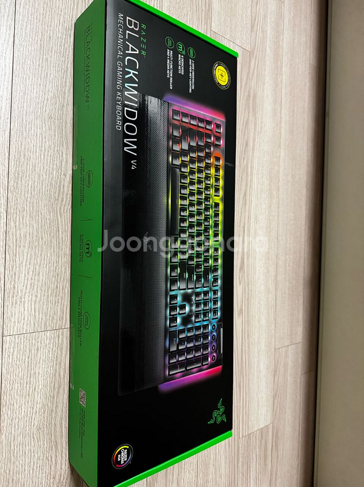 레이저 키보드 블랙위도우 v4 팝니다--1