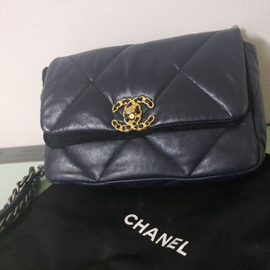 샤넬 19백 팝니다.