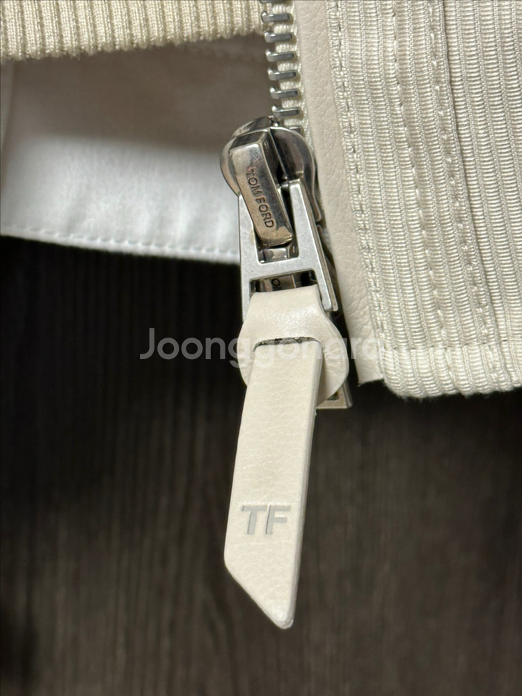 톰포드 25ss 코듀로이 자켓 50사이즈 새상품 판매합--5