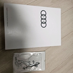 아우디 A6 C8 차량설명서 및 도마뱀 레터링 판매합니다