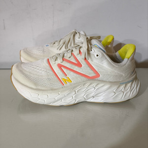 250mm 뉴발란스 프레쉬폼 X 모어 V4 런닝화