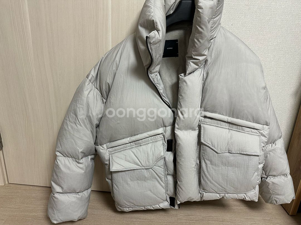 일꼬르소 22Fw 구스다운 오버핏 숏 다운 하이넥 패딩--1