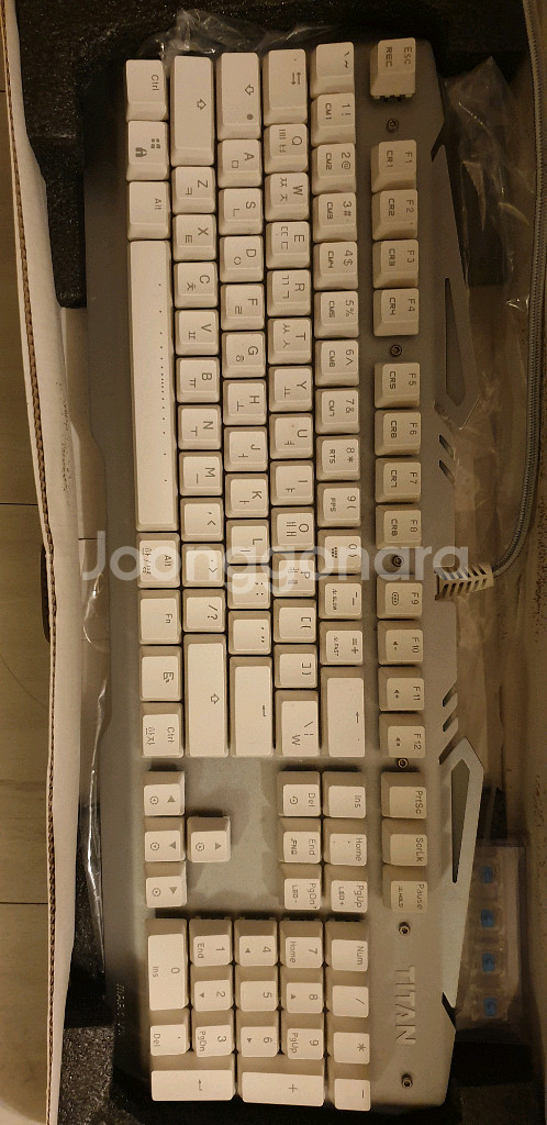 타이탄7 TKL 기계식 키보드(청축)--1