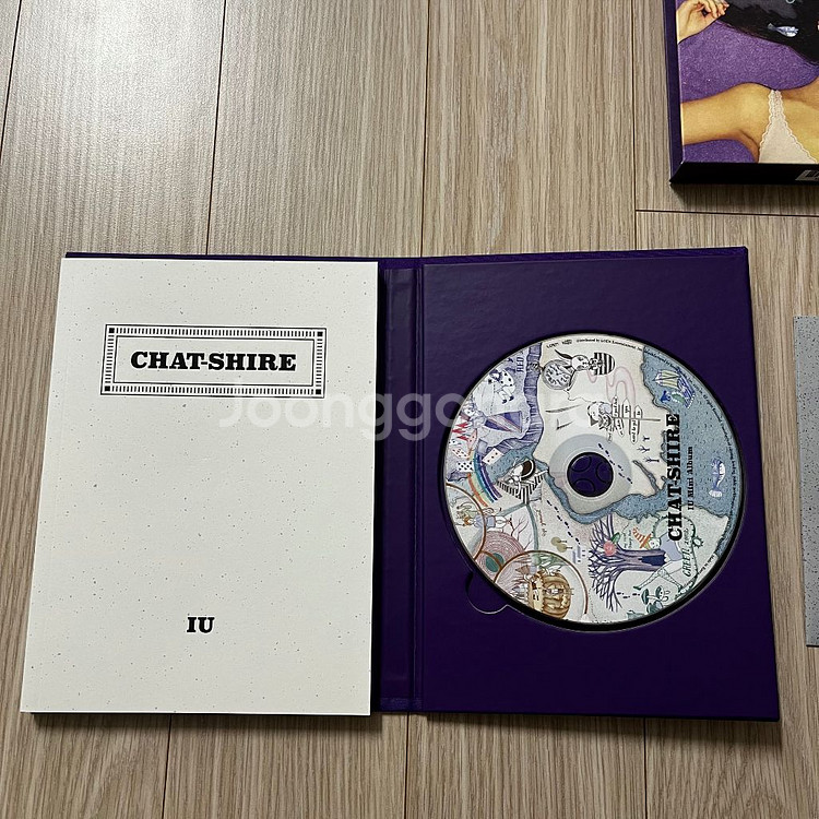 아이유 미니 4집 챗셔 CHAT-SHIRE 앨범--3