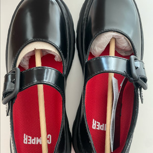 새상품) 캠퍼 Brutus+ 브루투스 블랙 가죽 메리제인 로퍼 36사이즈