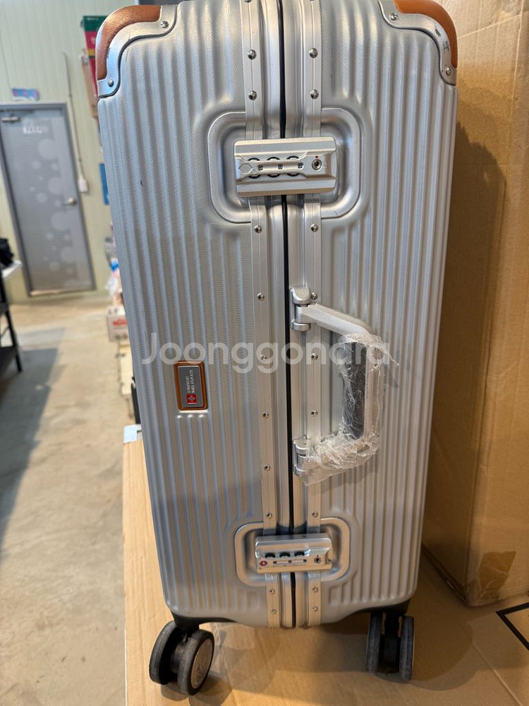 스위스밀리터리 캐리어 (기스있음)--1