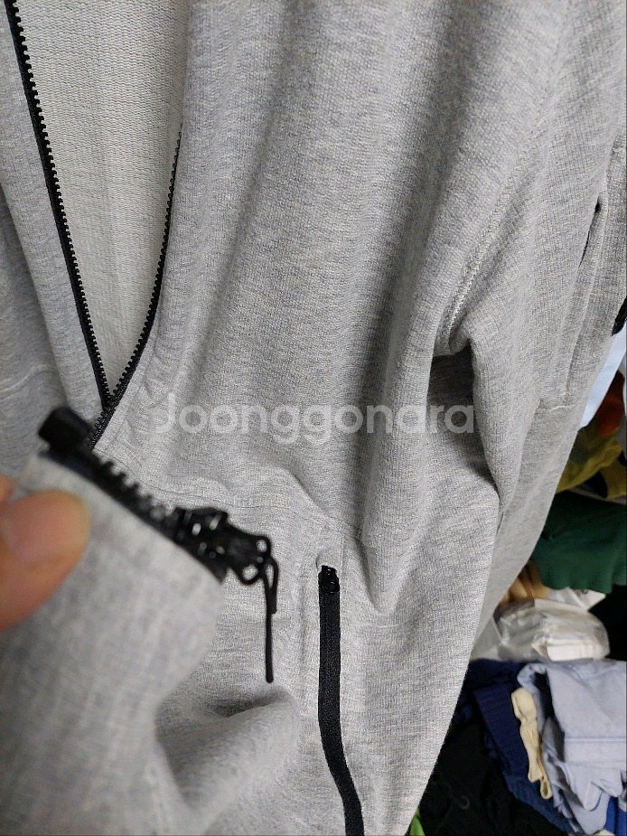 CP컴퍼니 넥로고 그레이 오픈 집업 자켓 xxl--2