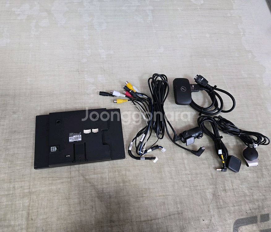 아이나비X1 8인치 매립형 부품용으로 팝니다--1