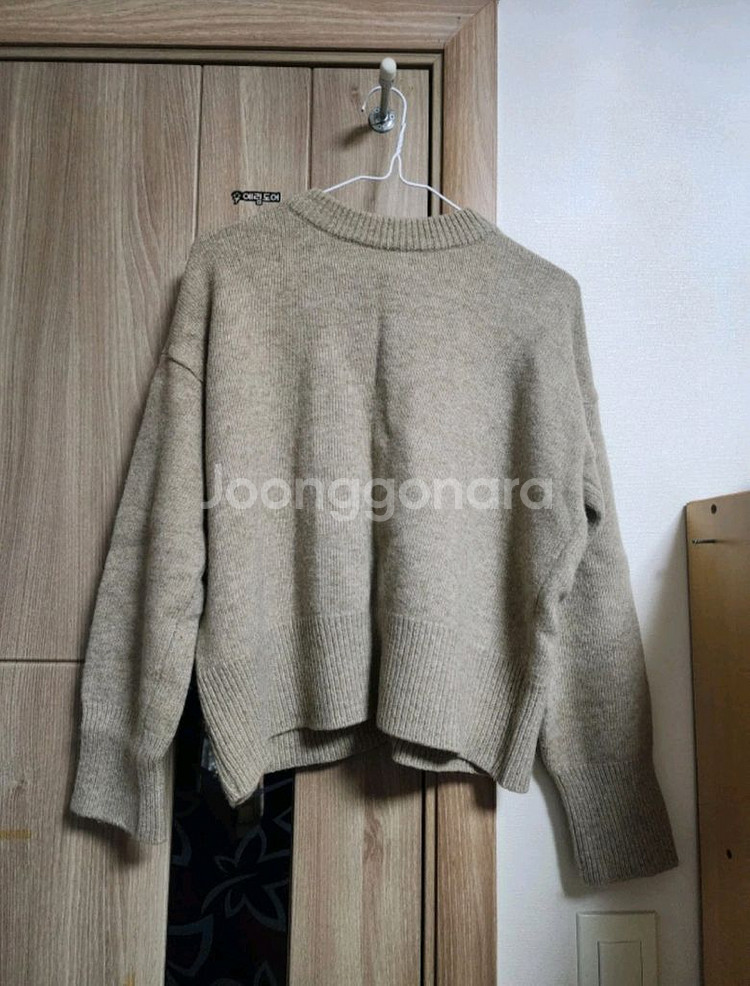 베이지색 라운드넥 니트 가디건--1