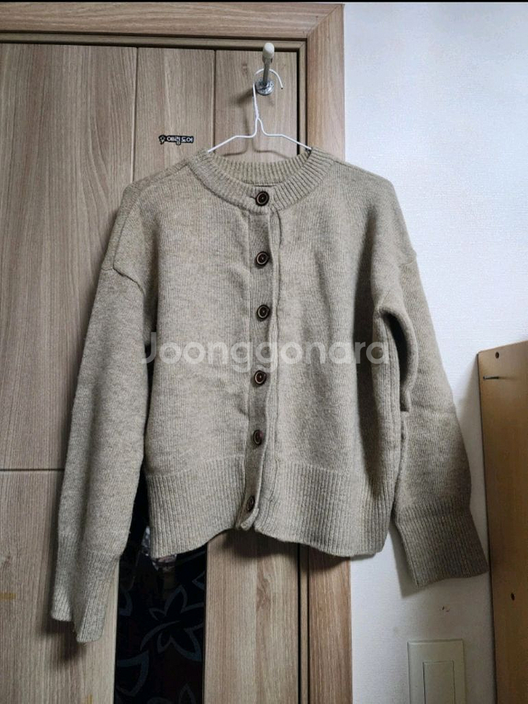 베이지색 라운드넥 니트 가디건--0