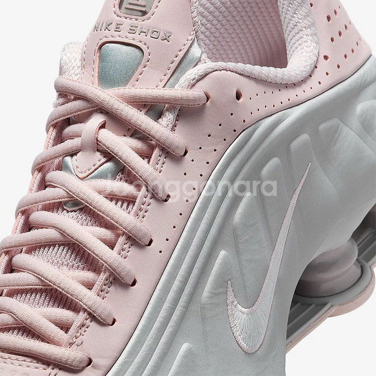 [240 245] 나이키 우먼 샥스 R4 베얼리로즈 운동화--5