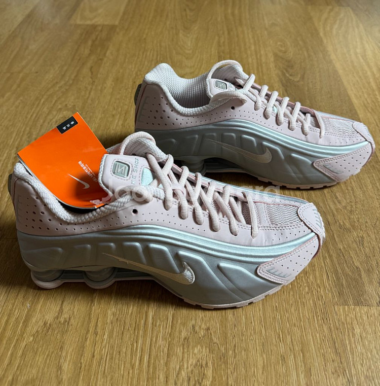 [240 245] 나이키 우먼 샥스 R4 베얼리로즈 운동화--7