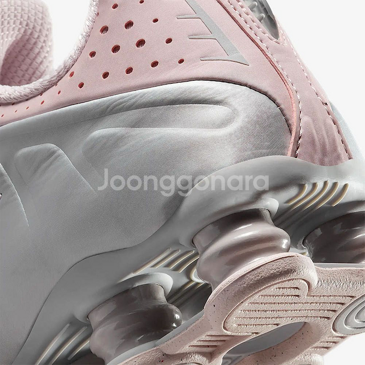 [240 245] 나이키 우먼 샥스 R4 베얼리로즈 운동화--6