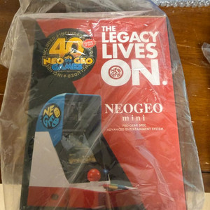 네오지오 미니 + 패드 2개 (미개봉 신품)