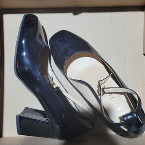 저스트지니(지니킴 세컨 브랜드) 메리제인 에나멜 펌프스 구두 235 7cm