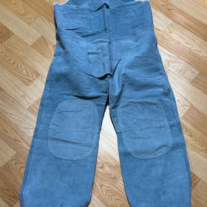 용접 가죽멜빵바지 (사이즈: 대)