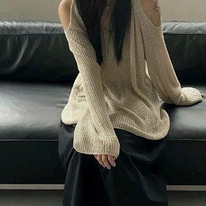 [새상품] 오프숄더 여리 어깨트임 니트