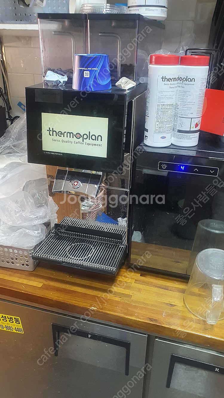 자동 커피머신 써모플랜 BW4C-CTM 합니다. 우유냉장고 별도로있는 제품입니다 커피머신기로사용하셔도됩니다 우유관--1