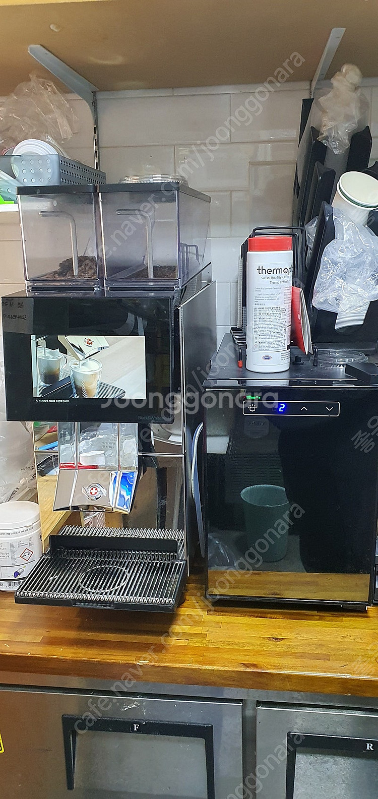 자동 커피머신 써모플랜 BW4C-CTM 합니다. 우유냉장고 별도로있는 제품입니다 커피머신기로사용하셔도됩니다 우유관--3